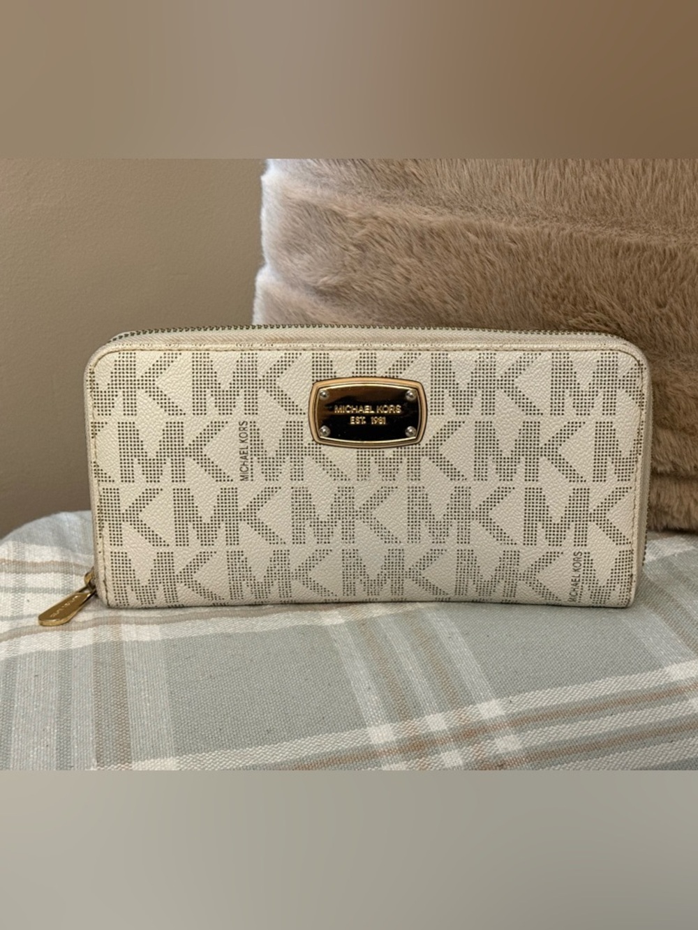 Michael Kors Cream Saffiano Zip Around Card Wallet